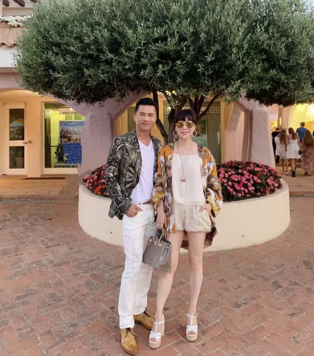 吕良伟身材保养秘诀_吕良伟的老婆图片_吕良伟66岁穿搭