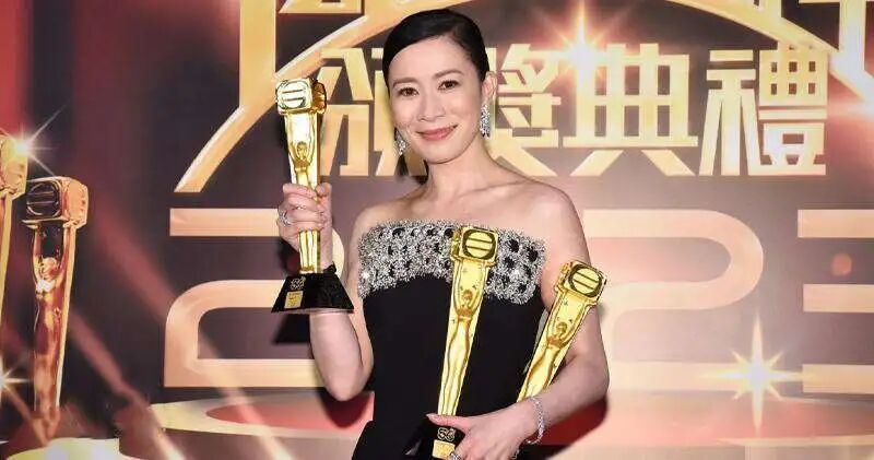 嫁入豪门直播带货的王艳 王志才限制消费 豪门阔太再就业现象分析_王艳老公王志才图片