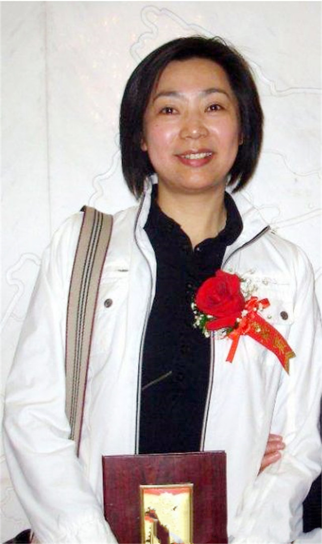 梁艳 五连冠 女排精神_女排梁艳的女儿