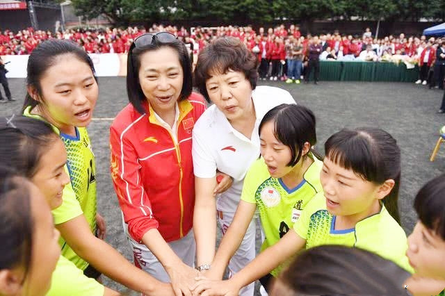 女排梁艳的女儿_梁艳 五连冠 女排精神