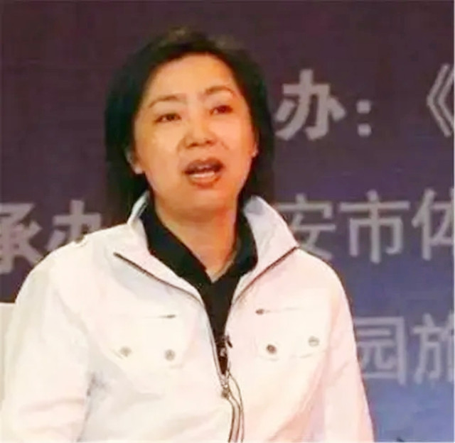 梁艳 五连冠 女排精神_女排梁艳的女儿