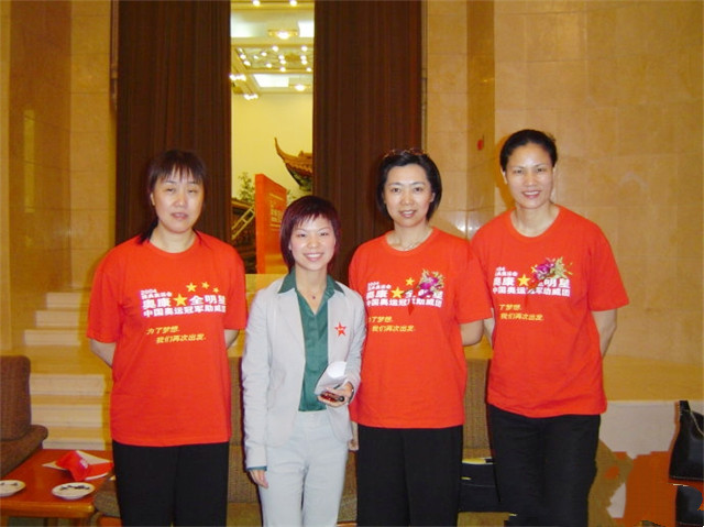 梁艳 五连冠 女排精神_女排梁艳的女儿