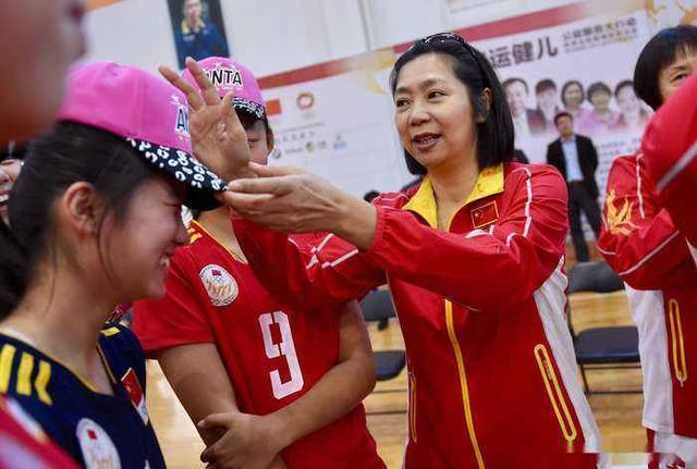女排梁艳的女儿_梁艳 五连冠 女排精神