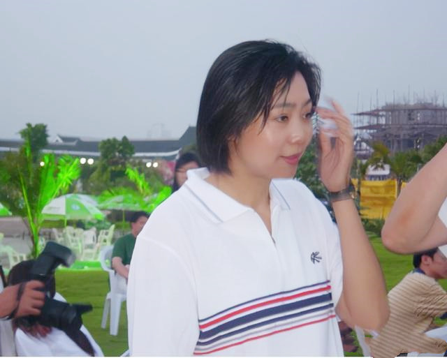 梁艳 五连冠 女排精神_女排梁艳的女儿