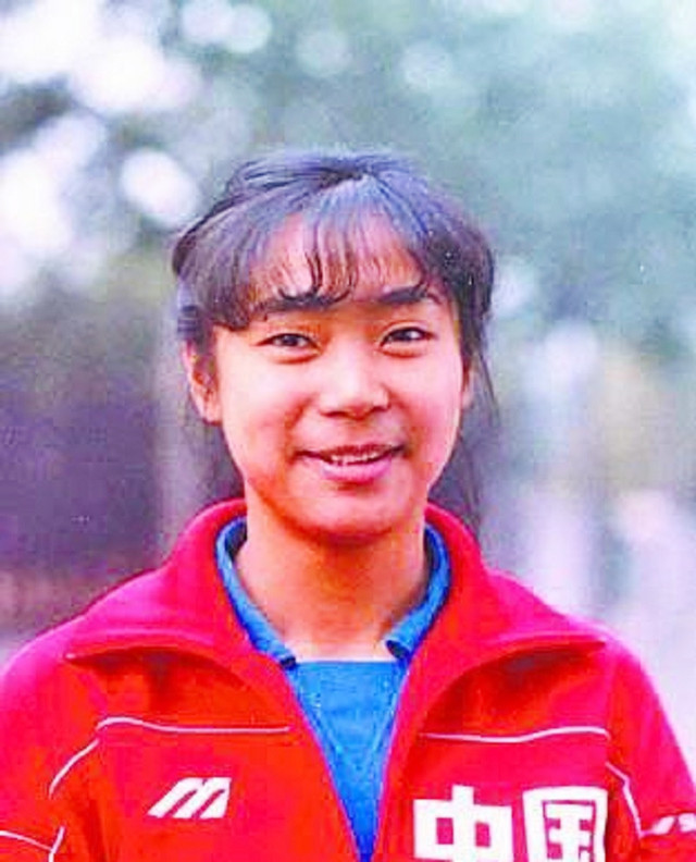 梁艳 五连冠 女排精神_女排梁艳的女儿