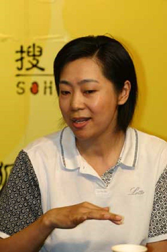 梁艳 五连冠 女排精神_女排梁艳的女儿