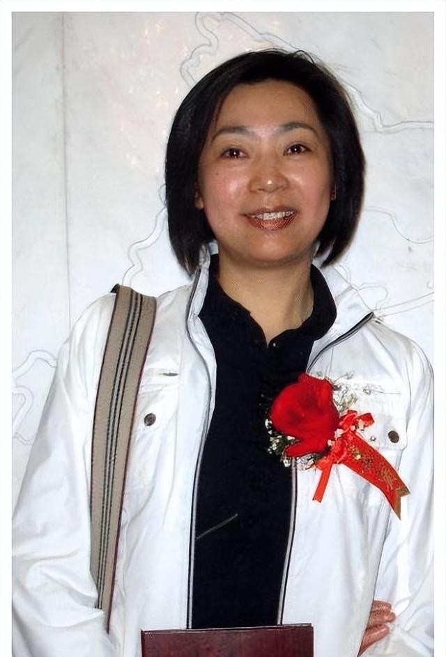 梁艳 中国女排五连冠 女排队员 退役_女排梁艳的女儿