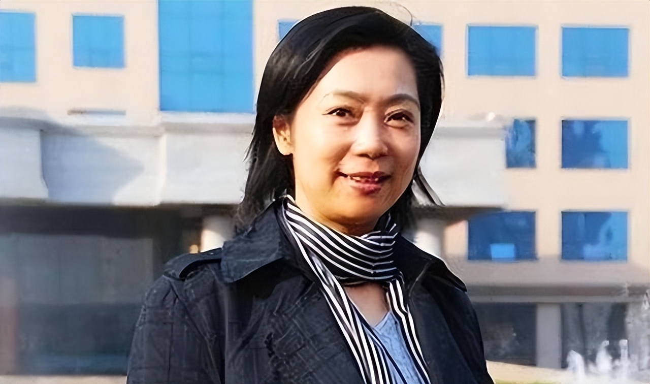 梁艳 中国女排五连冠 女排队员 退役_女排梁艳的女儿
