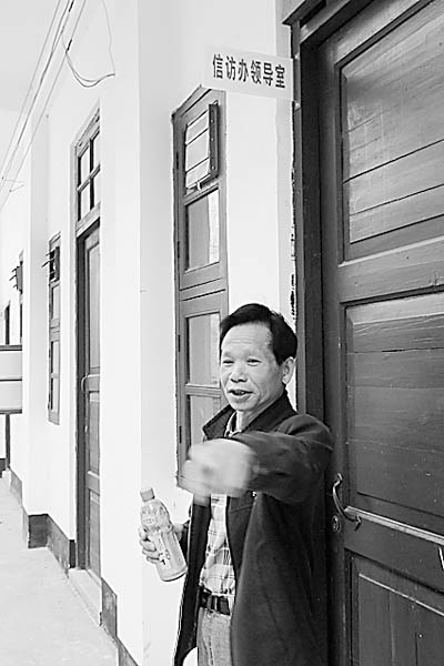 退休信访办主任因房屋拆迁，无奈加入上访队伍