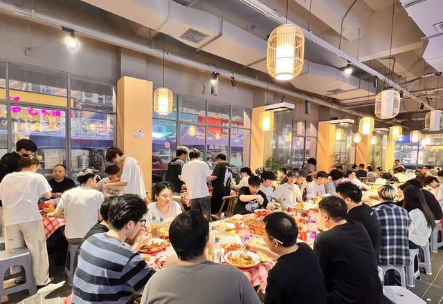 湖南都市频道 都市晚间 长沙美食_长沙小龙虾攻略_长沙小龙虾线上营销